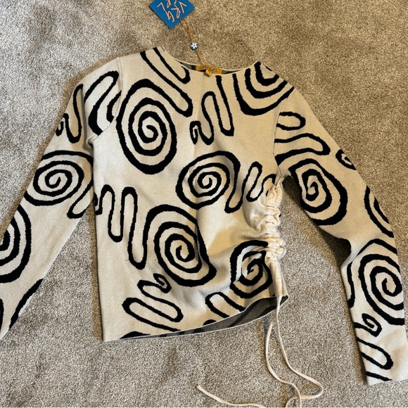 Verge Girl Sweaters - NWT Vrg Grl swirl print sweater